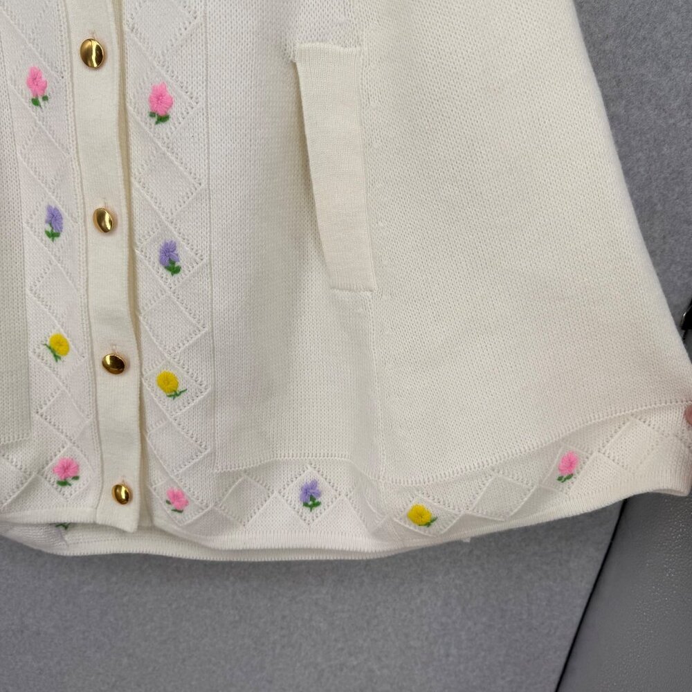 Knit Fashion VTG 50s Knit Cape Poncho One Size White Floral Embroidered Cottage - Picture 3 of 11